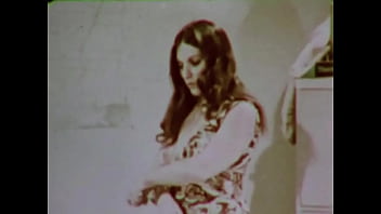 Fantasi Mesum Dengan Saudari Tiri Bergaya Retro
