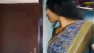 Seorang Wanita Tamil Menggoda Devarnya Dengan Liar Dalam Video Panas India