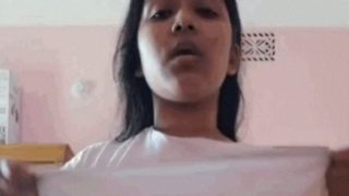 Tarian Telanjang Menggoda Dari Wanita Desi Yang Bergairah
