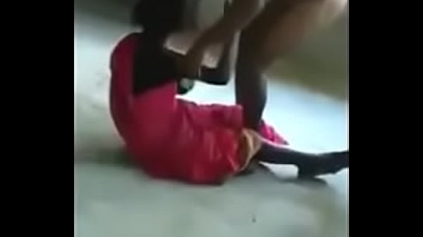 Gadis India Yang Menggoda Dengan Lekuk Tubuh Mempesona