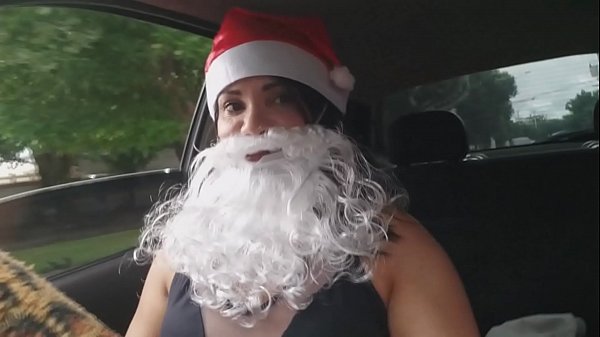 Bianca Pergi Untuk Menyantap Ayam Kalkun Natal Dan Malah Tersandung Ke Dalam Burung Besar Yang Sudah Siap Dihidangkan.