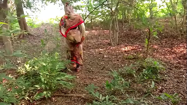 Malam Natal Liar Di Hutan Dengan Radhika Yang Menggairahkan