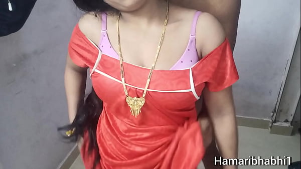 Bhabhi Mesra Bicara Hindi Saat Digoda Devar, Aksi Panas Mereka Terekam Kamera.