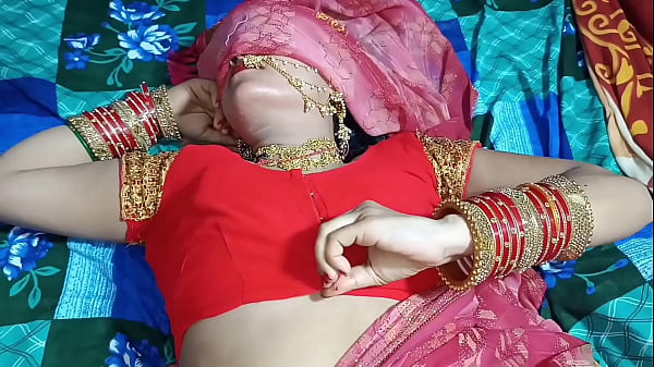 रक्षाबंधन पर सौतेली बहन ने भाई को राखी बांधते हुए गिफ्ट में अपने बुर दिखाए, साफ हिन्दी आवाज़ में