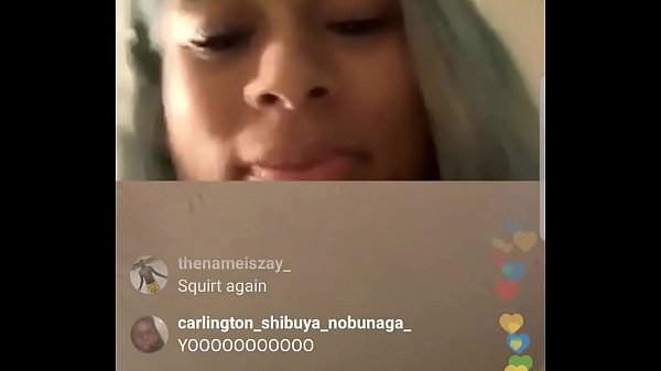 Pantat Montok Gadis Kulit Terang Menggoyang Dan Memancarkan Cairan Panas Di Siaran Langsung Instagram