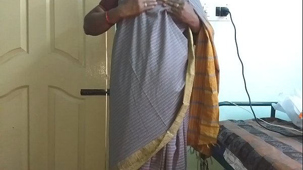 Istri Nakal India Berdarah Tamil, Telugu, Kannada, Malayalam, Dan Hindi, Vanitha, Mengenakan Saree Abu-abu, Memamerkan Payudara Besar Dan Memek Yang Dicukur, Meremas Payudara Dan Putingnya Dengan Keras Sambil Menggosok Memeknya Hingga Masturbasi.