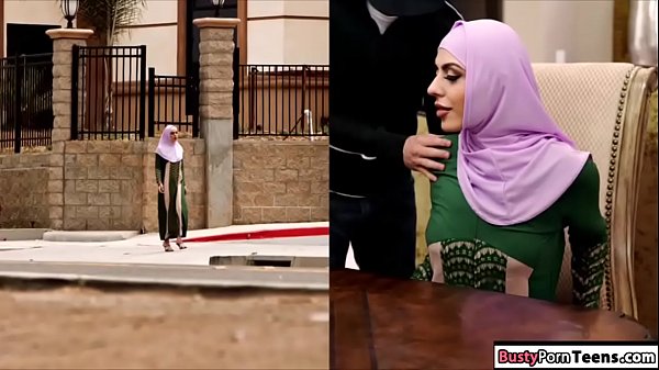 Gadis Arab Menggoda Dengan Mulut Dan Dirangkul Dalam Nafsu Liar