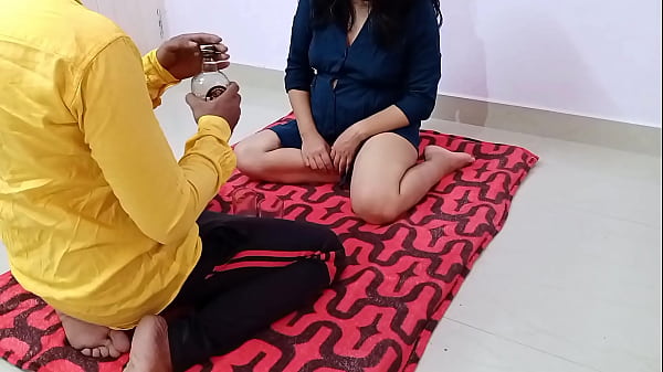 सौतेली बहन को शराब पिलाकर रात भर जबरदस्ती चोदा हिंदी आवाज में