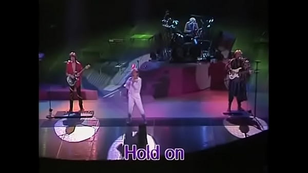 Goyang Liar Di Atas Panggung: Konser Panas Yes 1983 Yang Menggairahkan