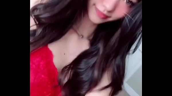 Gadis Asia Yang Menggoda Dengan Lembutnya Kulit Dan Tatapan Penuh Nafsu