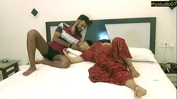 Bhabhi Panas Menggoda Bikin Nafsu, Aksi Ranjang Liar Bersama Suami