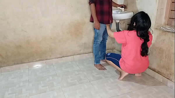 भाभी की गर्म चूत ने जवान प्लंबर का लंड पिया, हिंदी आवाज में जोरदार सेक्स