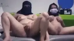 Dua Payudara Montok Mengocok Memek Sampai Ahh