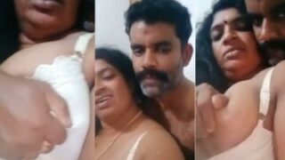 Pria Mengguncang Ranjang Dengan Memeras Payudara Besar Milf Dalam Video Panas Telugu