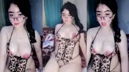 Putik Merah Mungil Yang Menggoda