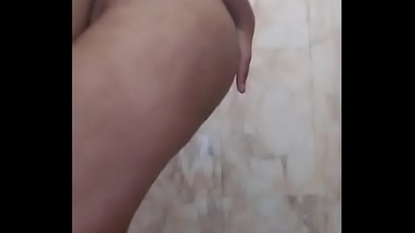 Kisah Panas Istri Muda India Yang Memuaskan Diri Di Kamar Mandi