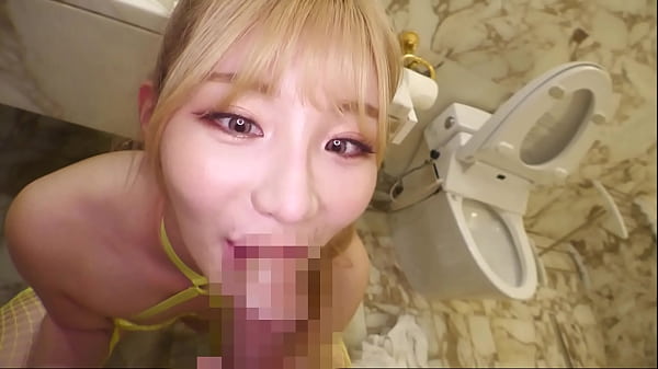 Gadis Pirang Seksi Di Pantai: Rayuan Setan Dan Kenikmatan Tak Terlupakan