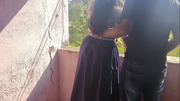 गांव की मासूम छात्रा को ट्यूशन टीचर ने शहर में सिखाया सेक्स का असली मजा।