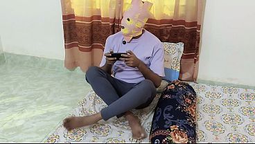 Aku Tebas Puki Adik Tiriku Karena Membiarkannya Main Game.