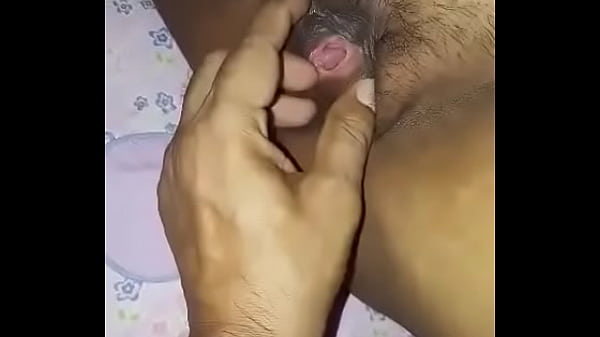 Pasangan Desi Yang Suka Ditonton Suaminya