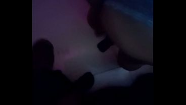 Mamá Soltera De 31, Caliente Y Mareada, Termina Con Su Amiga Borracha Y Cachonda