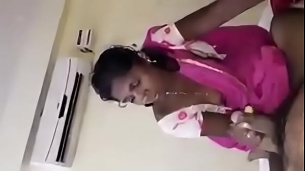 Desi Bibi Menggoda Memberikan Blow Job Panas