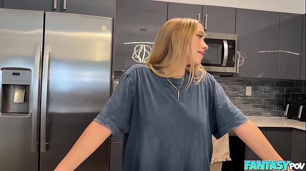 Menggoyang Pacar Blonde Seksi Kakak Tiriku – Khloe Kapri – Fantasypov