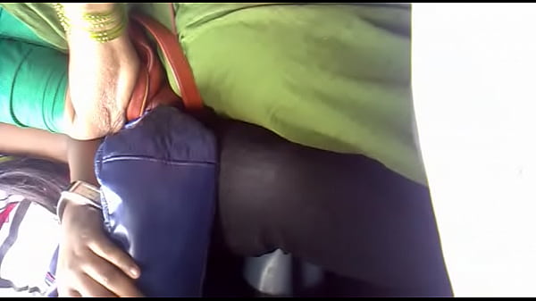 Desi Dengan Pantat Montok Dan Menggoda Bagian 2