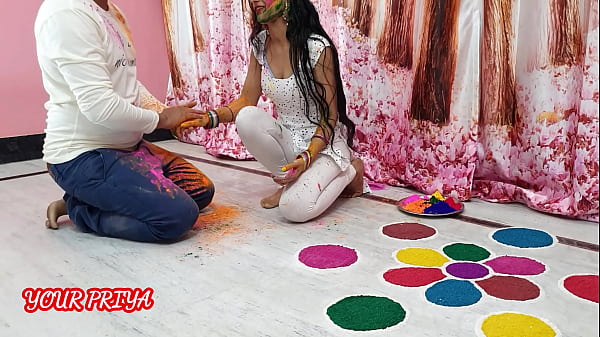 Pesta Holi Yang Panas: Priya Dan Kakak Tirinya Beradu Badan Dalam Permainan Basah-basahan
