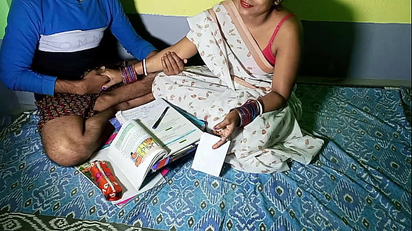 गर्म भारतीय टीचर के साथ जंगली प्राइवेट सेशन, हिंदी में गंदी बातें करते हुए
