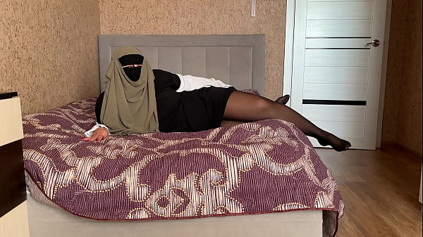 Wawancara Panas Di Casting Porno, Khalifa Turki Diguyur Sperma Hingga Basah Kuyup