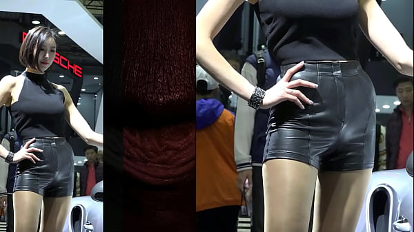Gadis Tionghoa Menggoda Dalam Celana Kulit Panas Yang Menggoda