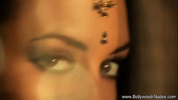Milf India Seksi Dengan Gairah Menggoda
