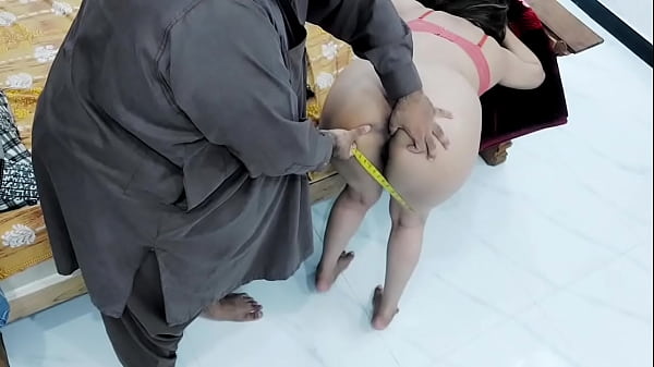 Penjahat India Menggila, Ngentot Keras Gadis Desa Gawar Yang Montok, Doggy Style Sambil Bisik Rayu Bahasa Hindi