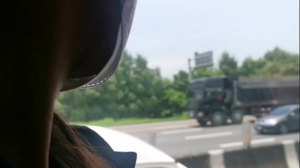 Pinay Mainin Ang Kanyang Sarili Sa Loob Ng Pampublikong Bus