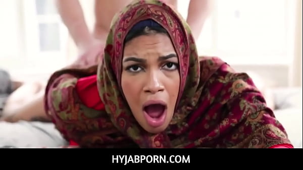 Maya Farrell, Saudara Tiri Arab Bergoyang Pantat Dalam Hijab Dipaksa Nikah Paksa