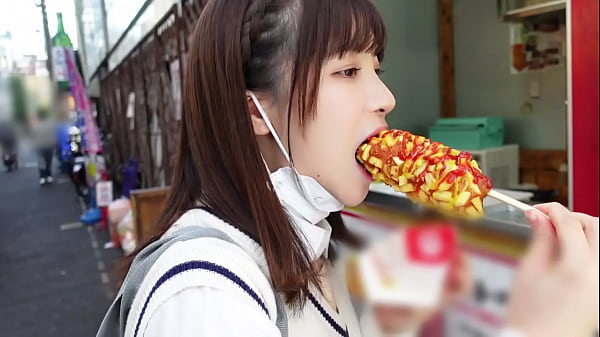 韓国好きな今どき女子高生と韓流デート、はみ出る陰毛がたまらない未処理マ●コ。モチ肌が輝くピストンで奥までズボズボ、思考停止するほどの快楽！