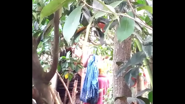 Mandi Telanjang Wanita India Yang Menggoda