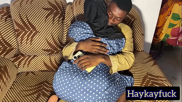 Gadis Berhijab Genit Mengocok Kontolku