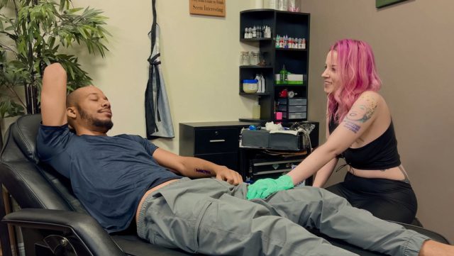 Tato Tersembunyi Di Tubuh Mulus, Ngebut Di Ranjang Bareng Bintang Reality Kings