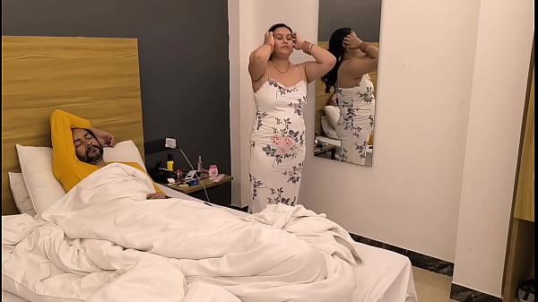 Desi Cewek Puja Mandi Pagi, Basah Kuyup Bikin Ngilu
