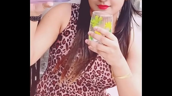 Gadis India Dalam Pose X Yang Menggoda