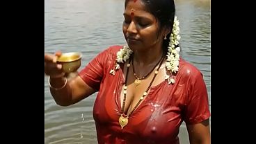 Desi Bhabhi Ai, Bikin Lo Makin Panas