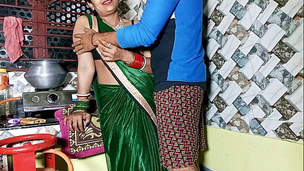 भाभी को किचन में ही चोदा जब पूरा घर सुनसान था! असली हिंदी आवाज़ में गर्म मज़ा