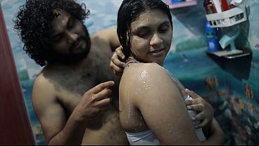 Cewek India, Mandi Bareng, Panas Bikin Makin Greget