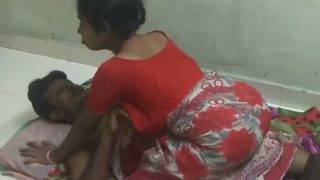 Tusukan Keras Pasangan Desi Yang Lagi Ngewe Panas