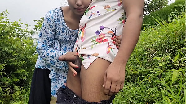 Desi Bhabhi Ko Khet Mein Ghodi Bana Ke Choda