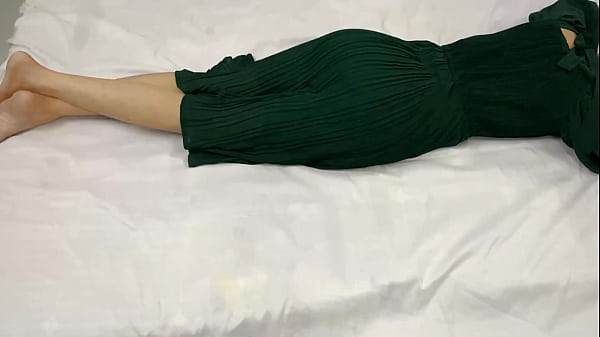 Stepiku Yang Masih 18 Tahun Sendirian Di Kamar, Malam Itu Aku Masuk Dan Menikmati Tubuhnya Sampai Puas.