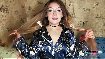 Gadis Rusia Gendut Dengan Paha Besar Mainin Memek Sempitnya Pakai Dildo Di Dalem