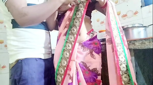 देसी भाभी बर्तन धोते हुए देवर से बोली, आज तू मेरी चूत चाटेगा या नहीं? हिंदी ऑडियो।